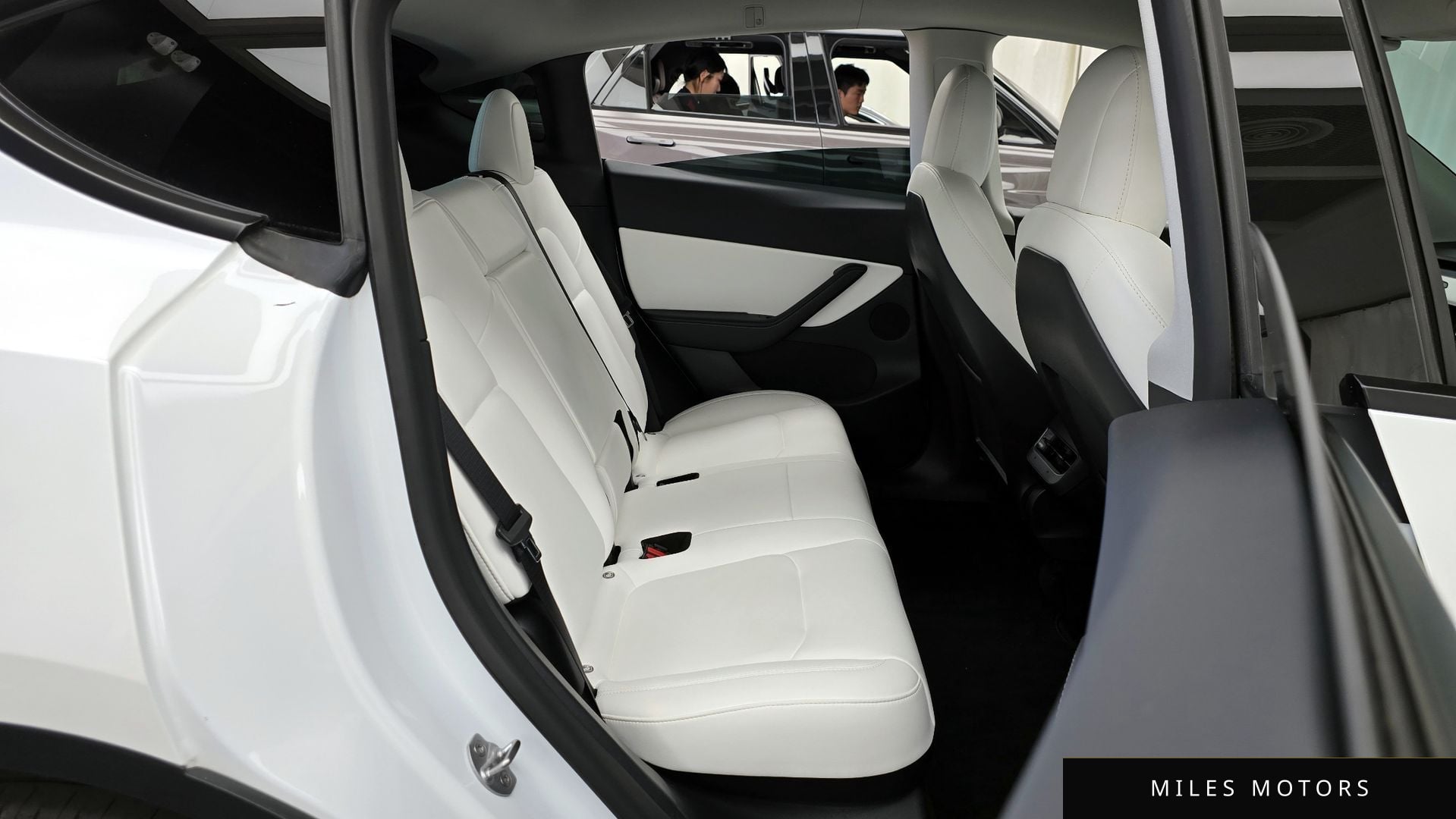 Tesla Model Y 2022 — миниатюра 11
