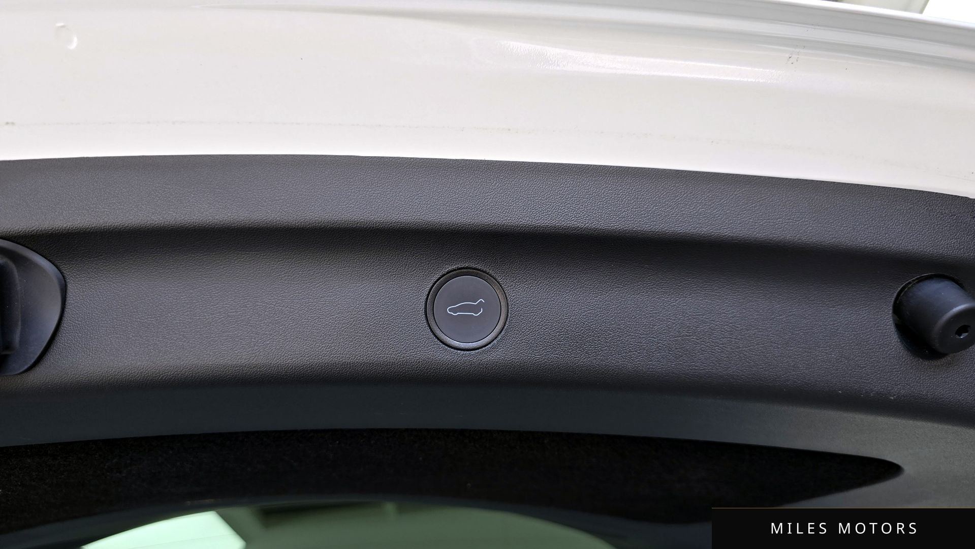 Tesla Model Y 2022 — миниатюра 18