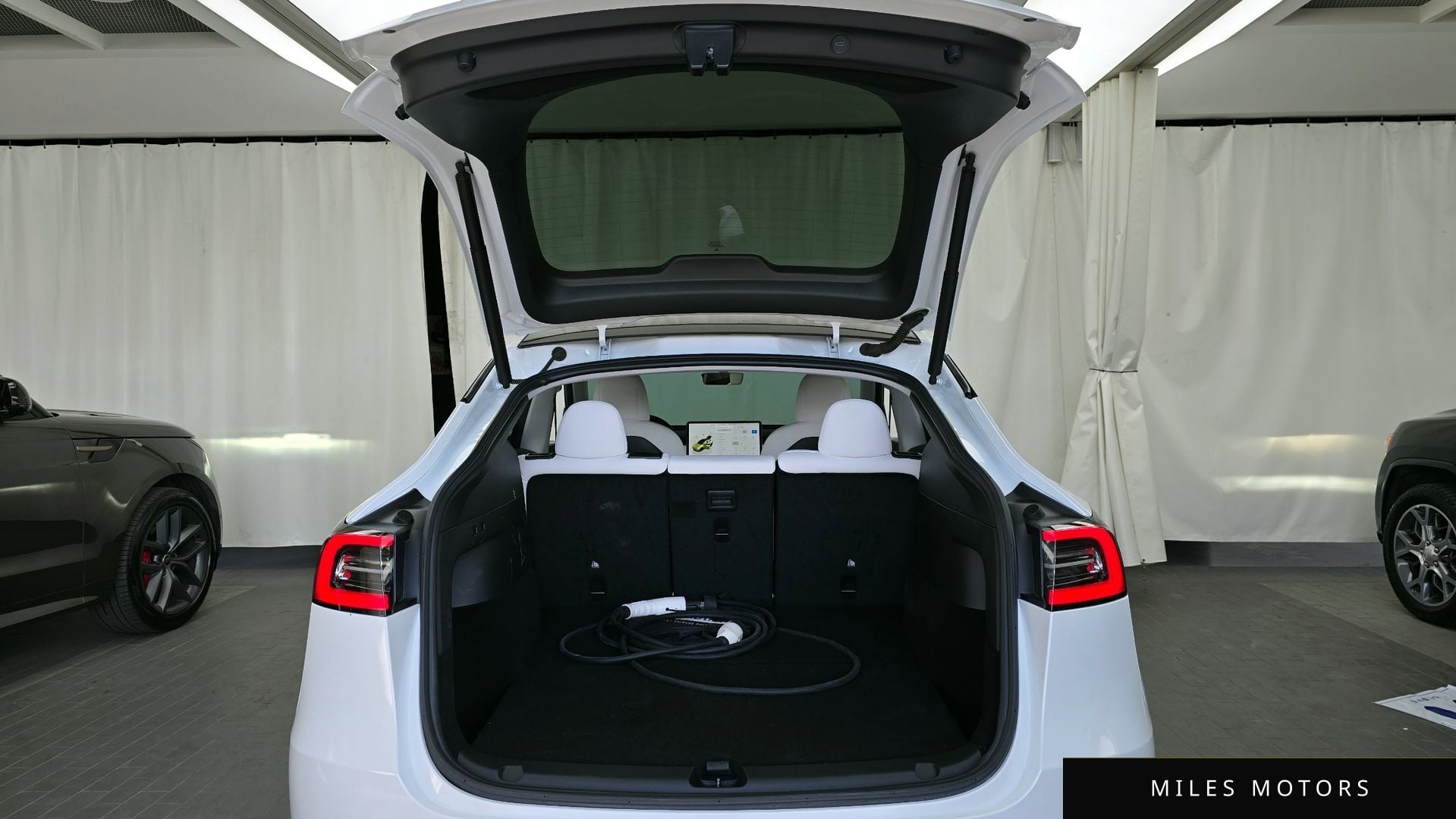 Tesla Model Y 2022 — миниатюра 20