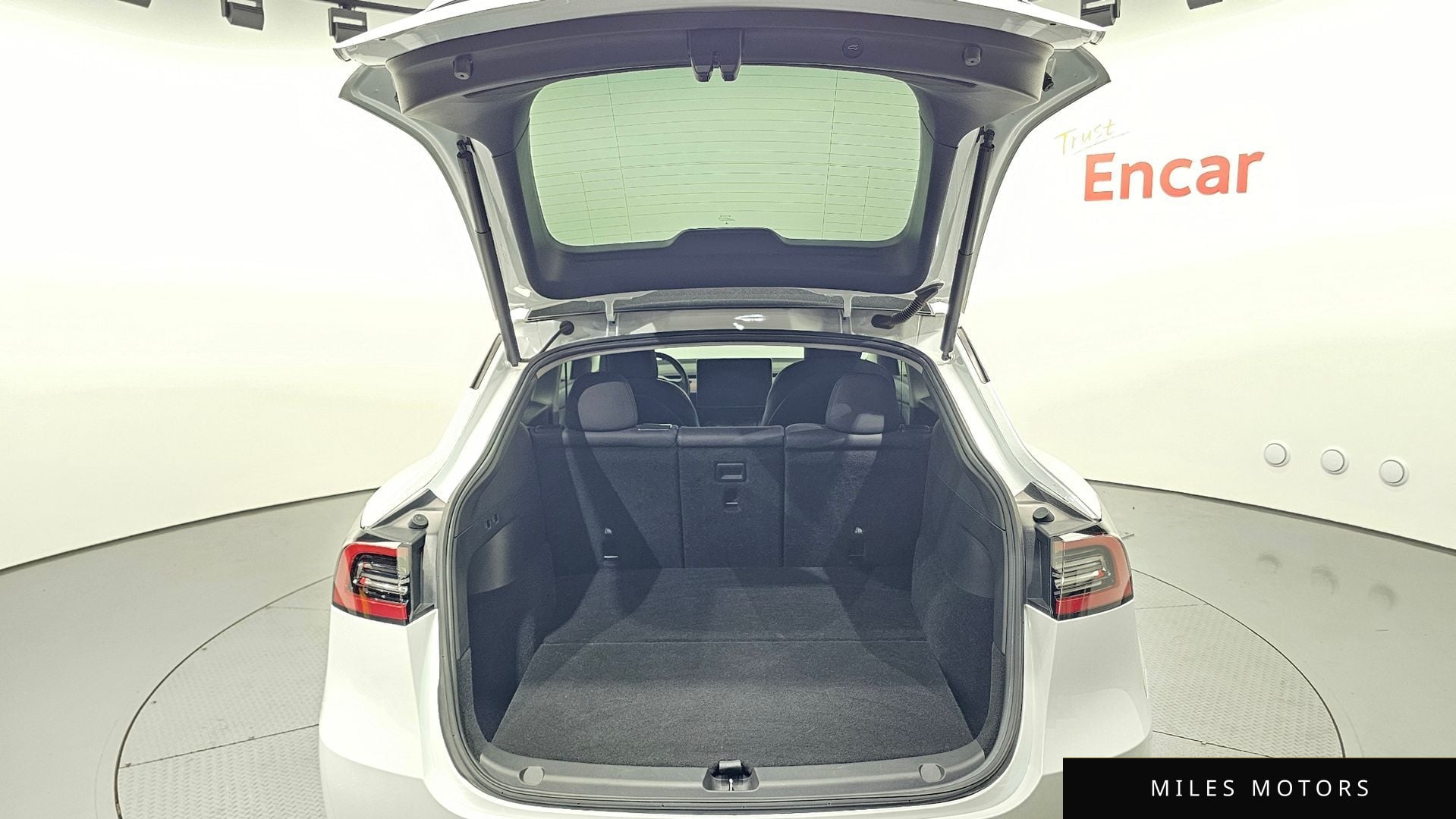 Tesla 모델 Y 2021 — миниатюра 18
