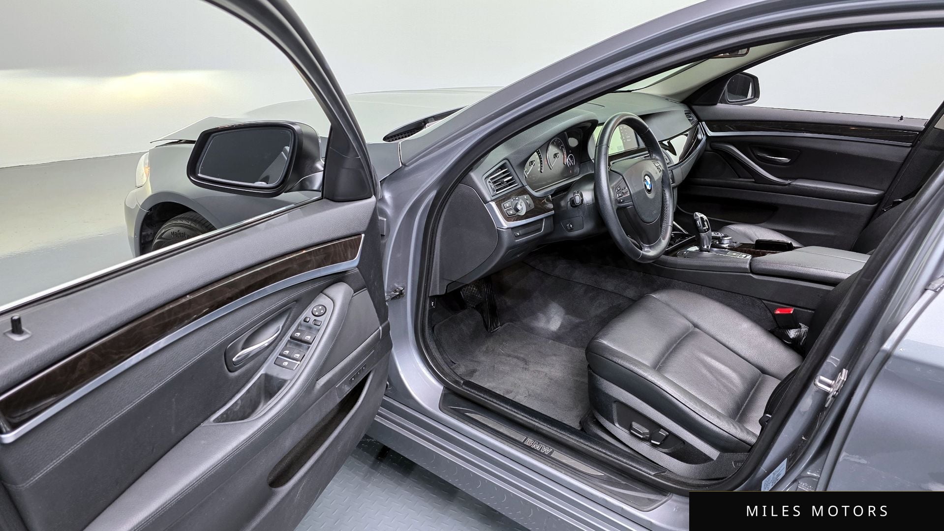 BMW 5 Series (F10) 2011 — миниатюра 10