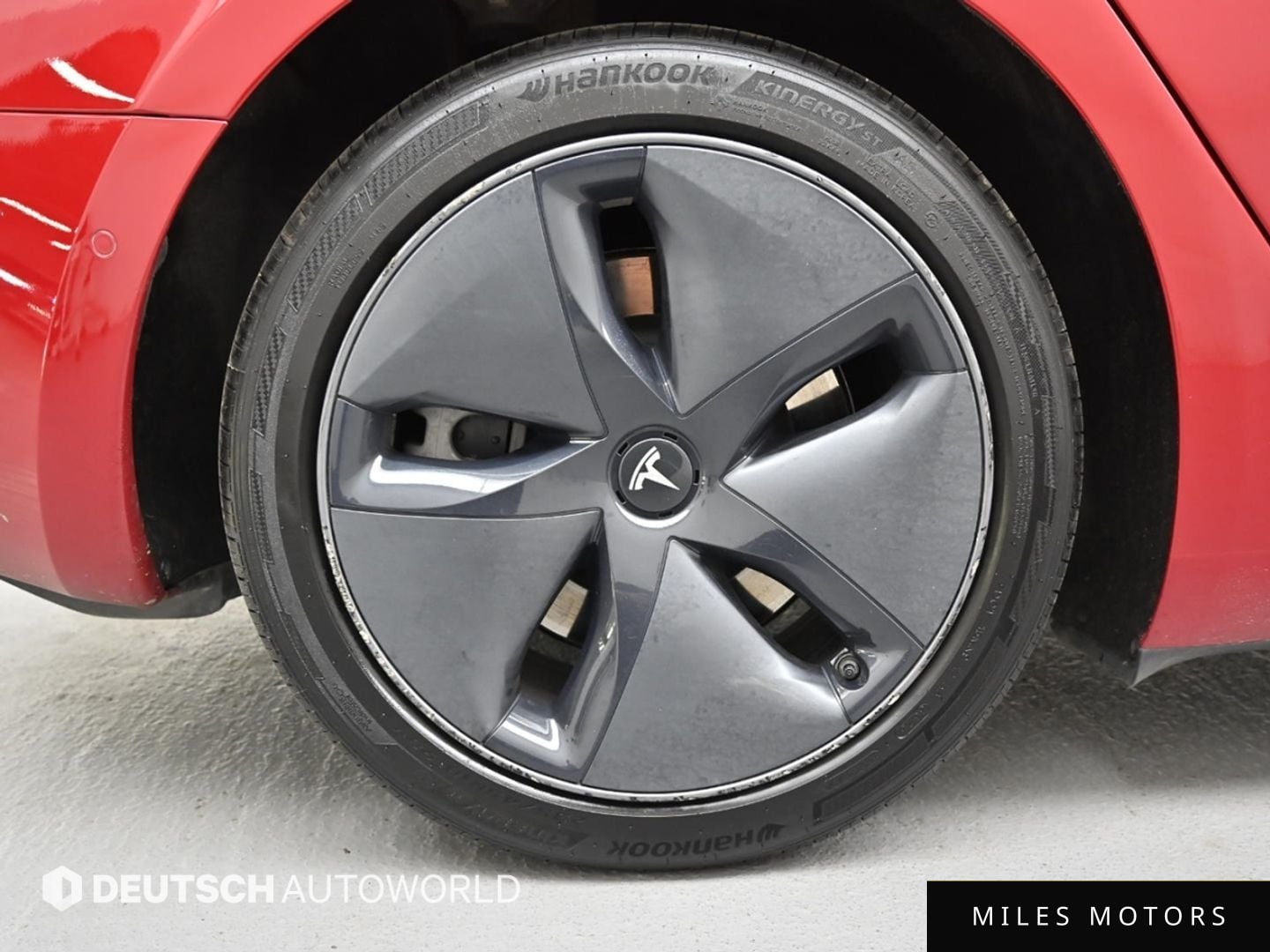 Tesla Model 3 2020 — миниатюра 5