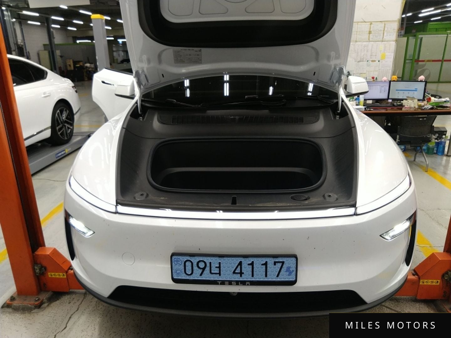 Tesla 모델 Y 2025 — миниатюра 3