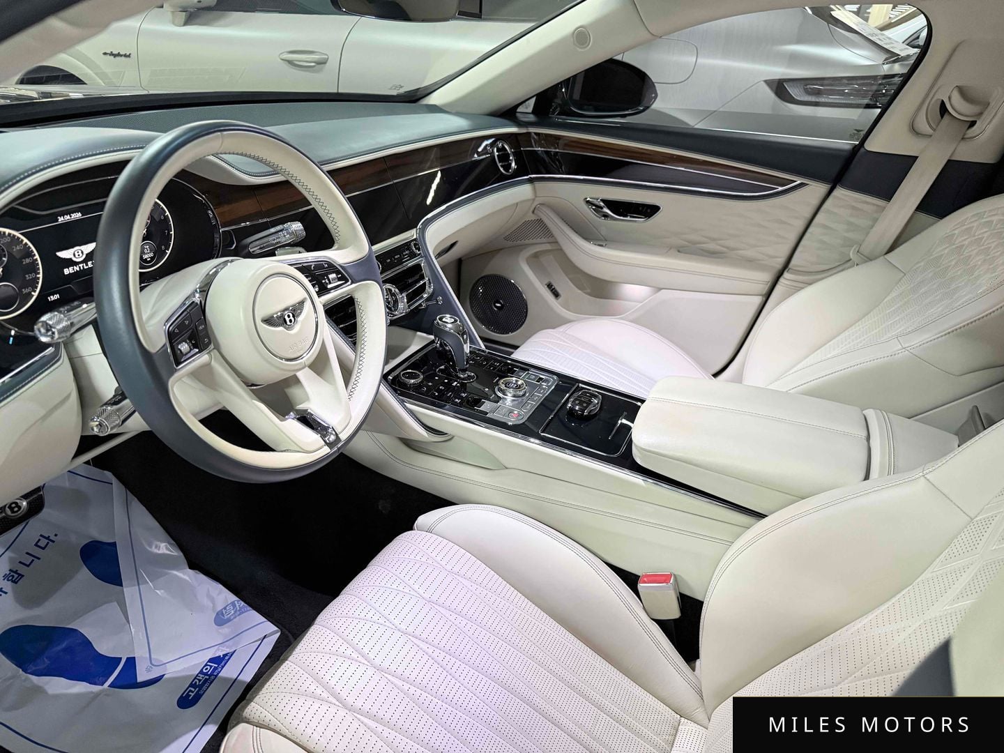 Bentley Flying Spur 2020 — миниатюра 7
