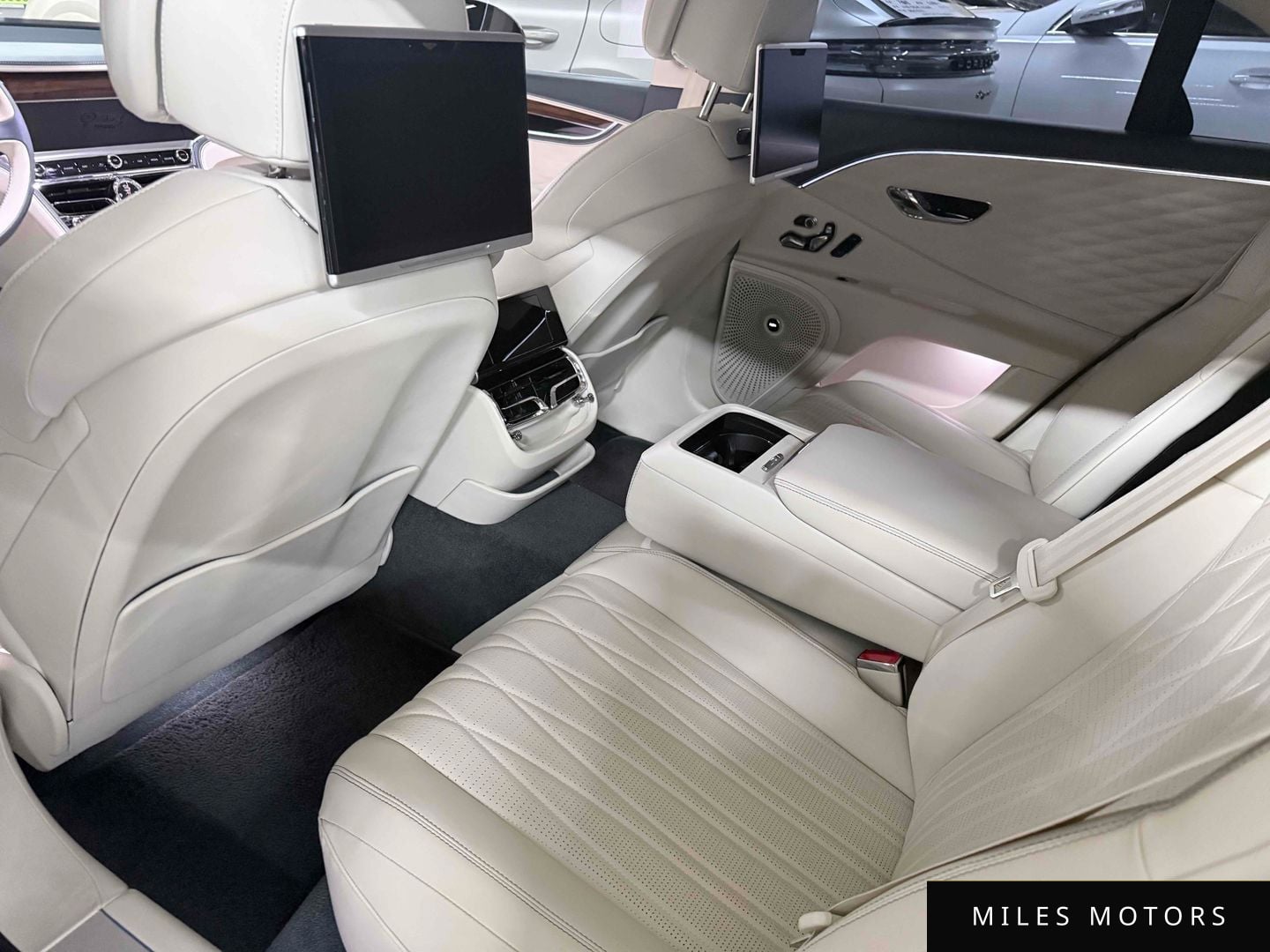 Bentley Flying Spur 2020 — миниатюра 10
