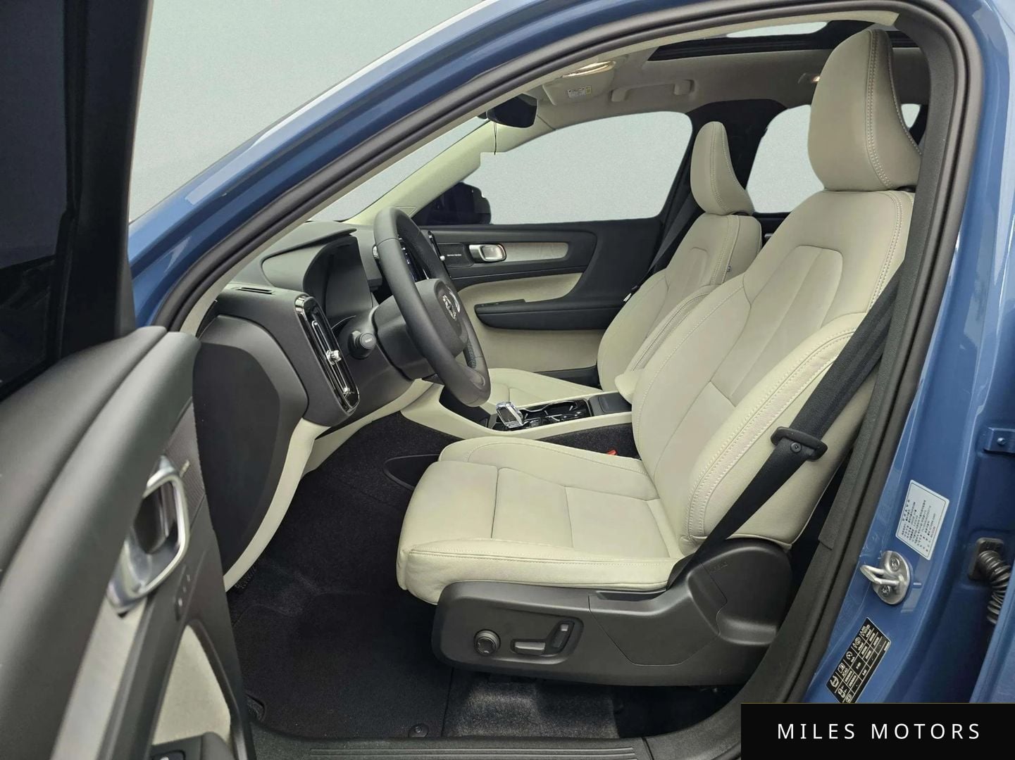 Volvo XC40 2025 — миниатюра 7