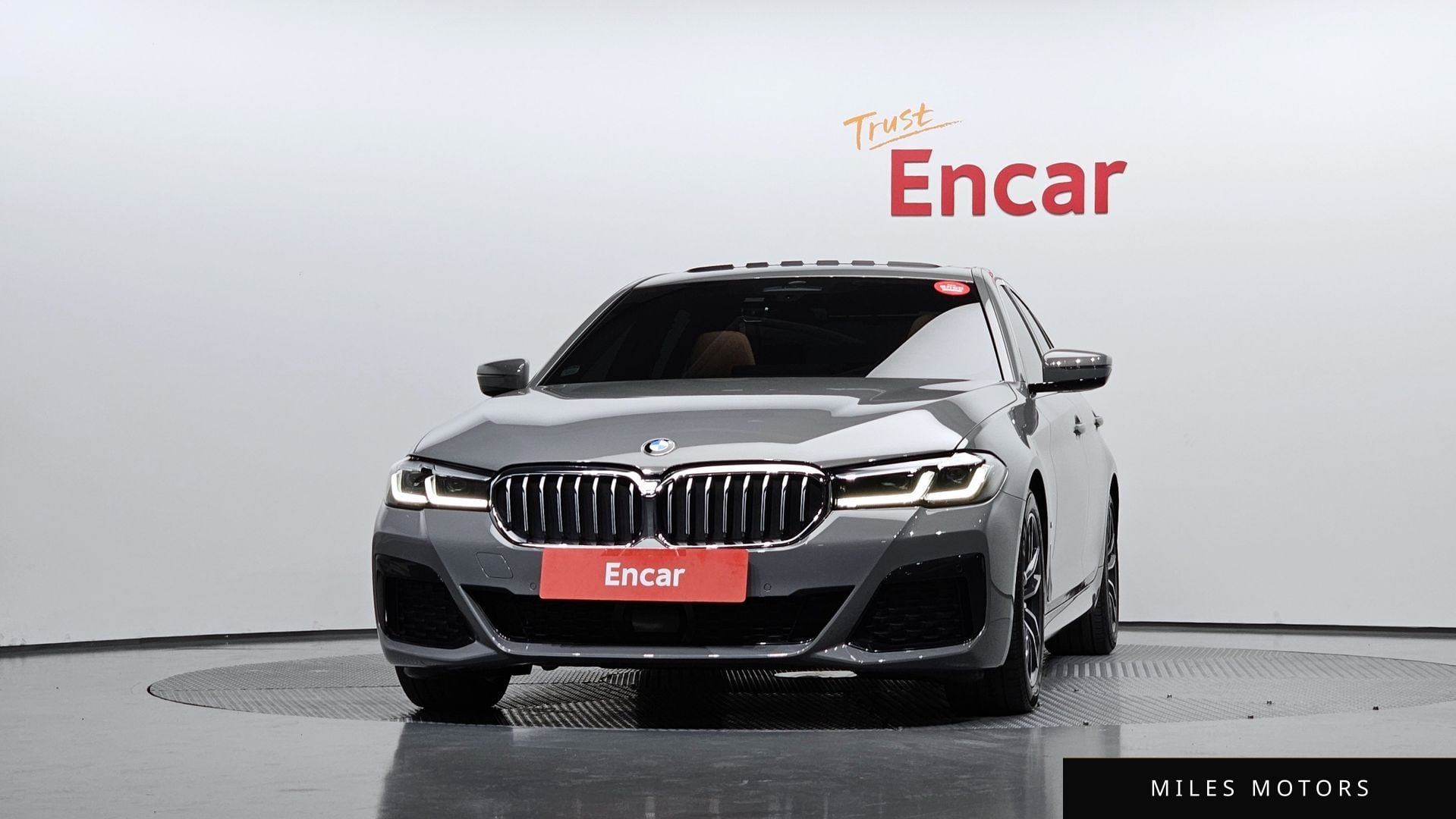 BMW 5 Series (G30) 2022 — миниатюра 3
