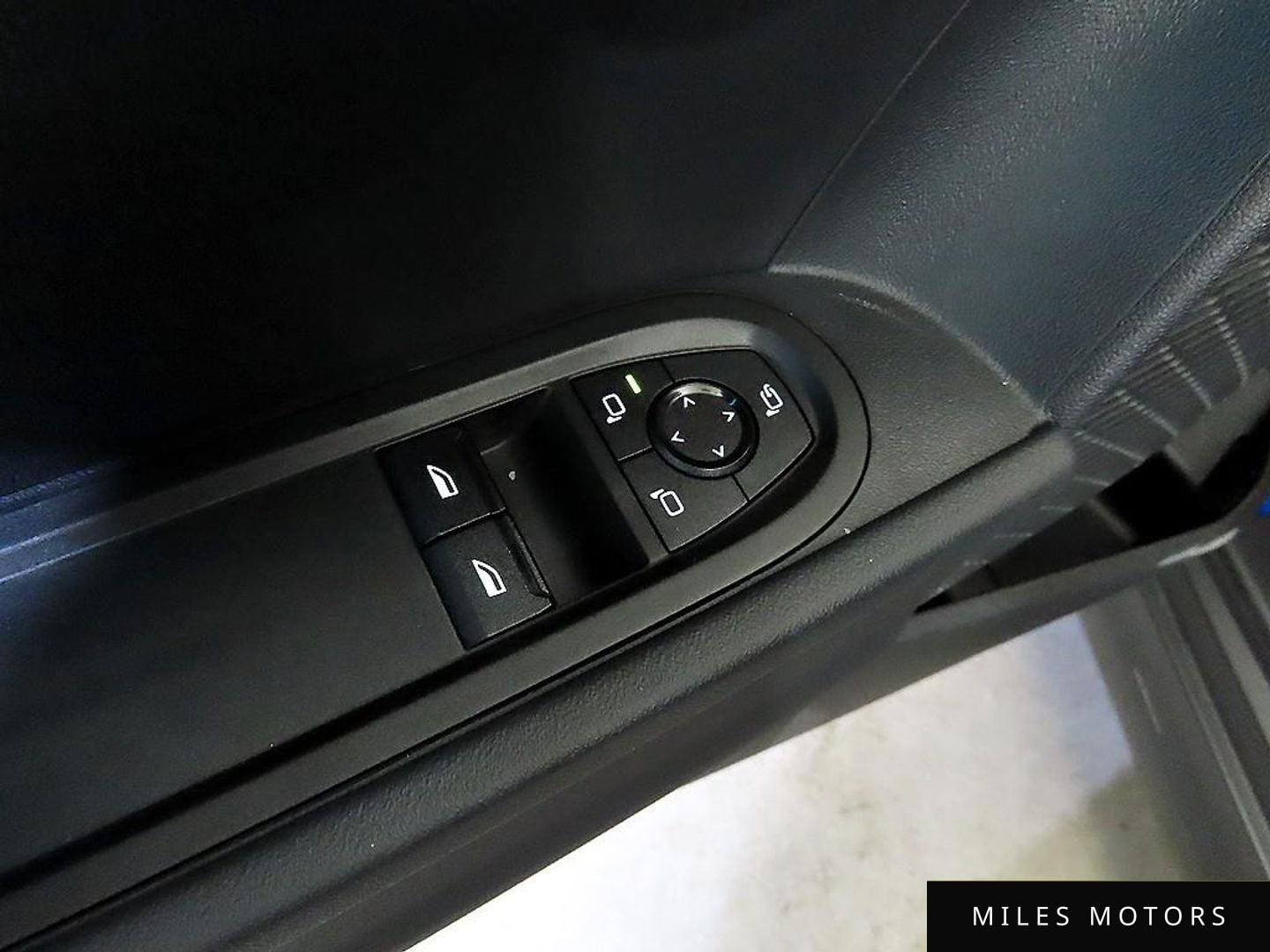 MINI 쿠퍼 C 2025 — миниатюра 12