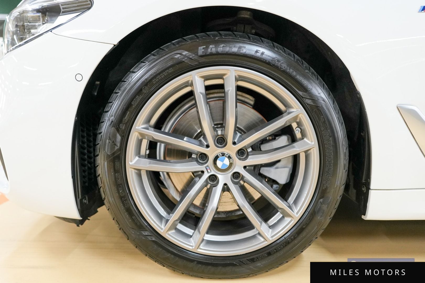 BMW 5 Series (G30) 2018 — миниатюра 5