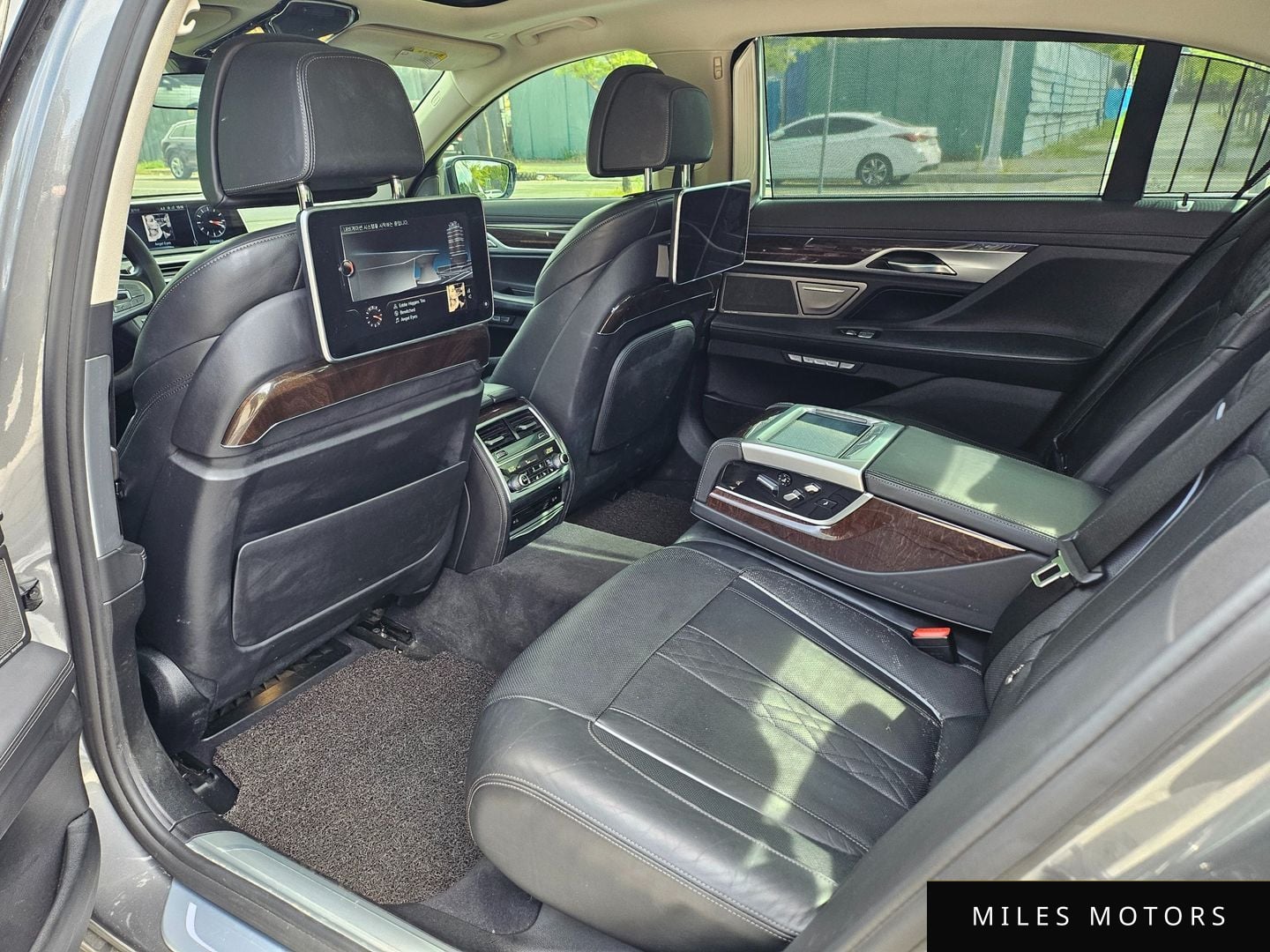 BMW 7 Series (G11) 2016 — миниатюра 9