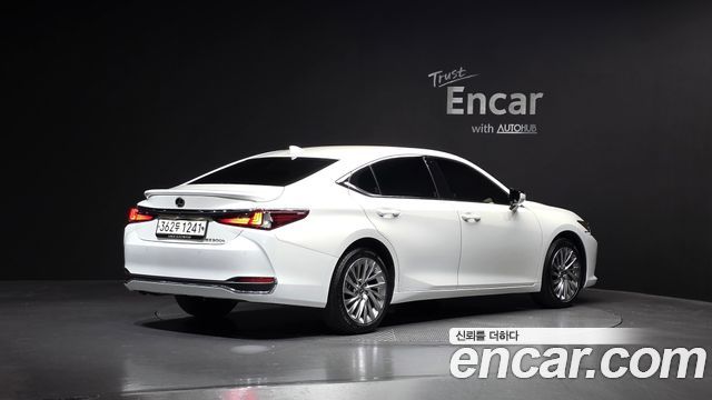 Лексус ES300h 2025 — миниатюра 2