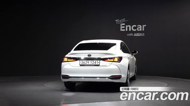 Лексус ES300h 2025 — миниатюра 4