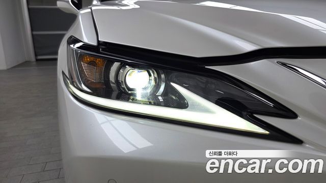 Лексус ES300h 2025 — миниатюра 8