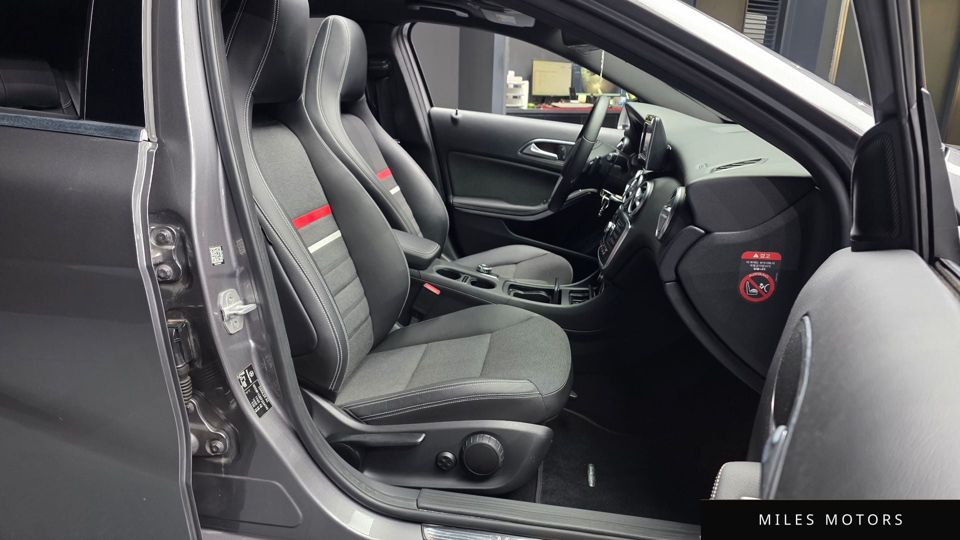 Mercedes-Benz A-Class W176 2015 — миниатюра 11