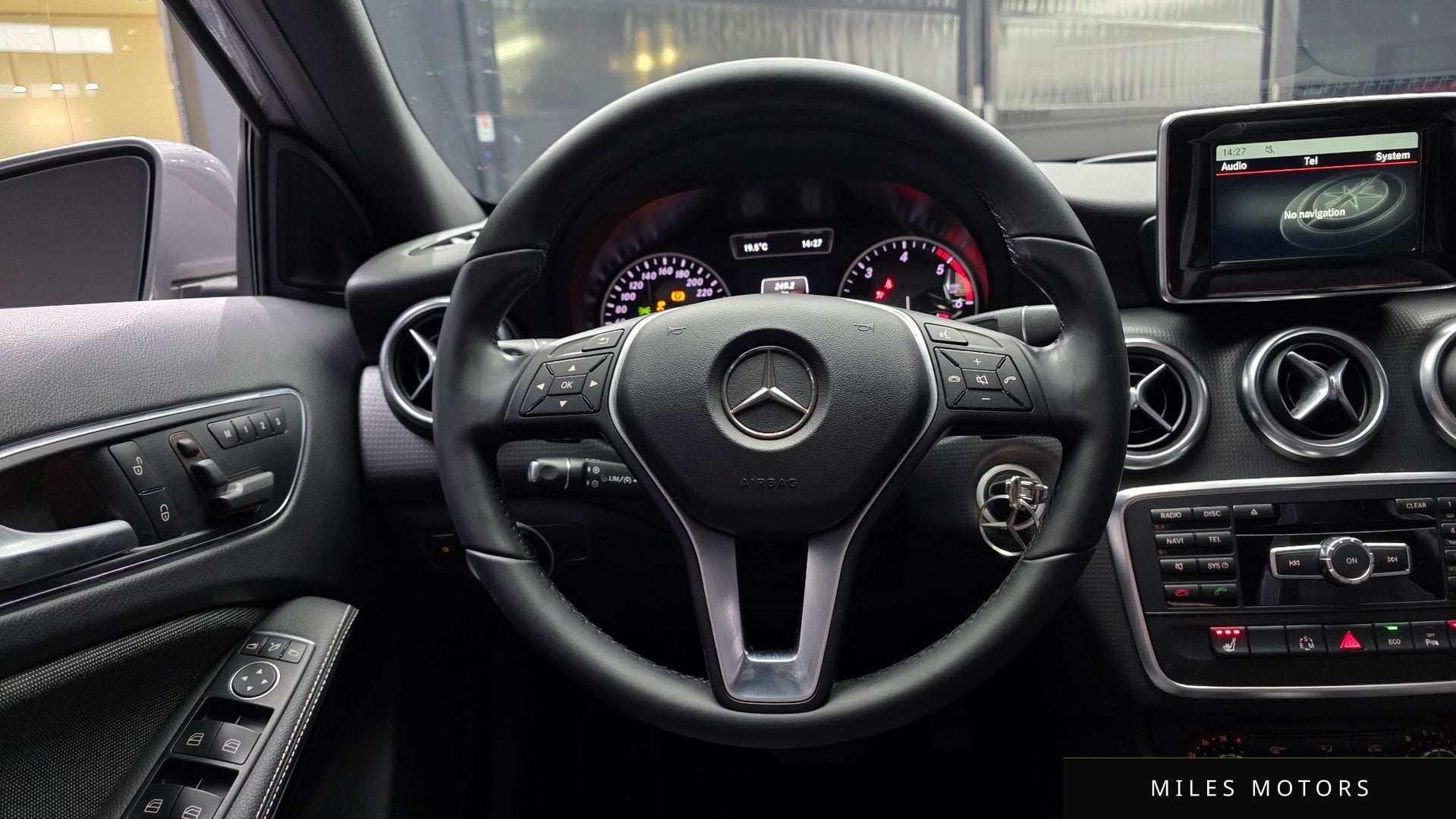 Mercedes-Benz A-Class W176 2015 — миниатюра 13