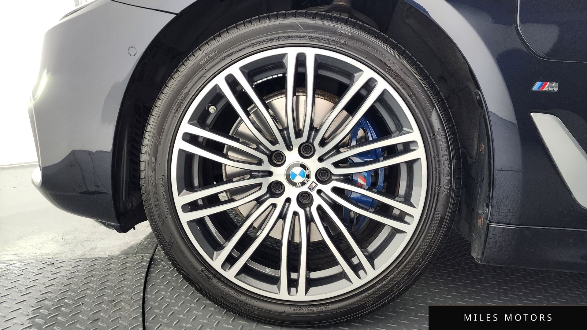 BMW 5 Series (G30) 2020 — миниатюра 5