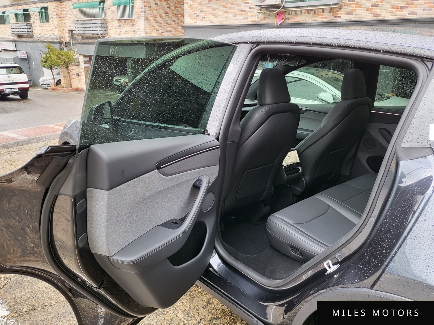 Tesla Model Y 2026 — миниатюра 10