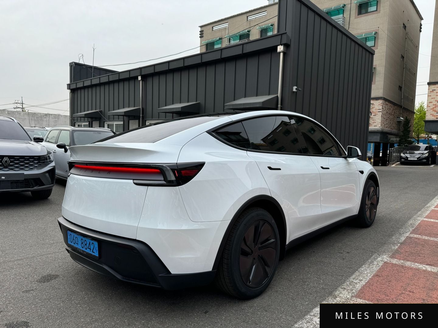 Tesla Model Y 2026 — миниатюра 2