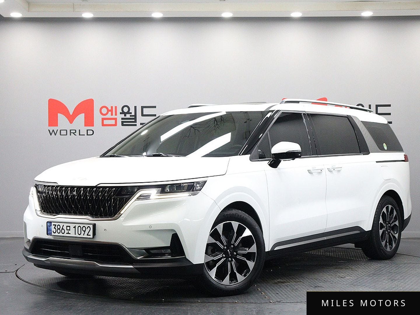 Kia Carnival 2022 — фото 1 из 12