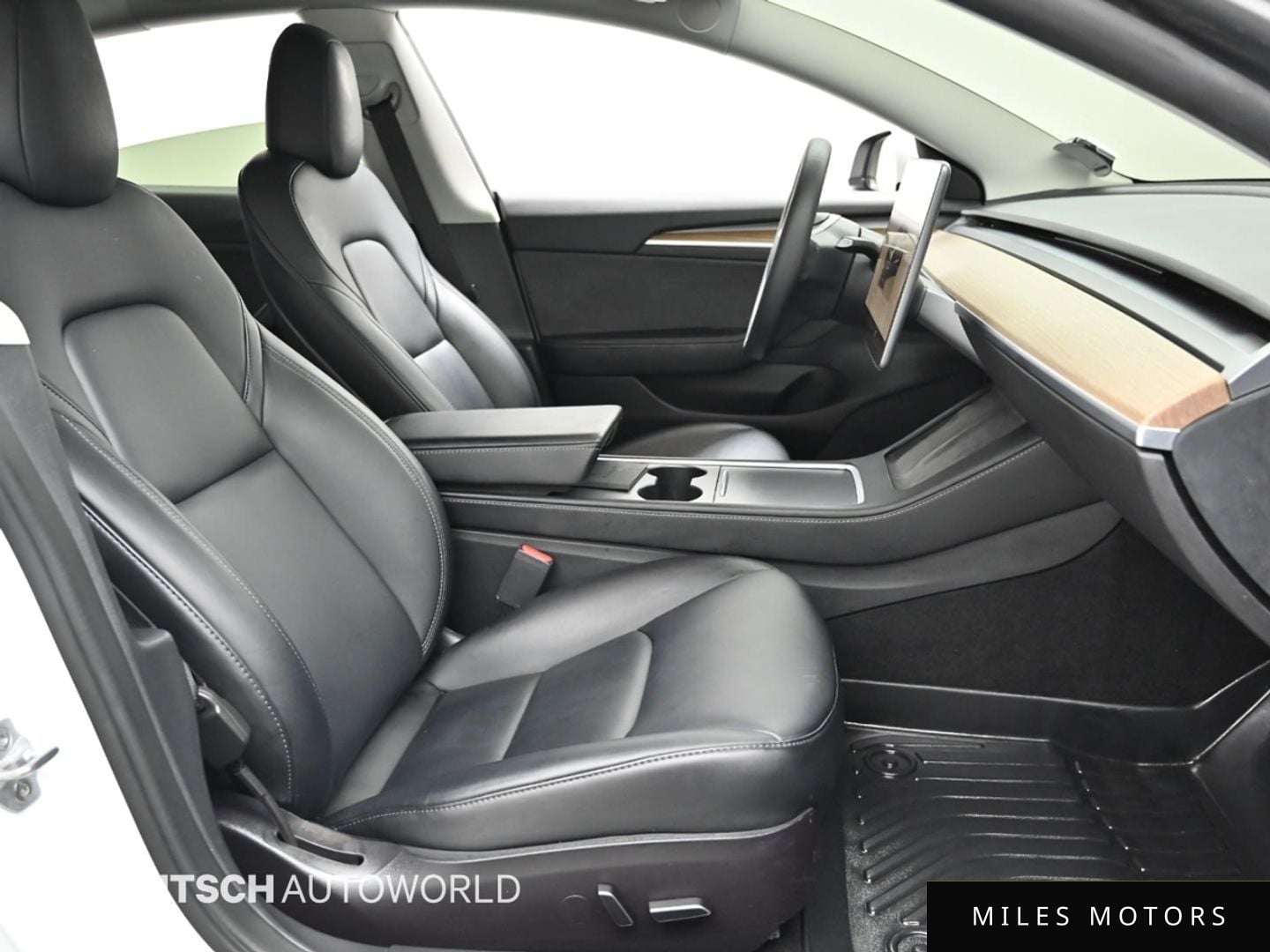 Tesla Model 3 2022 — миниатюра 16