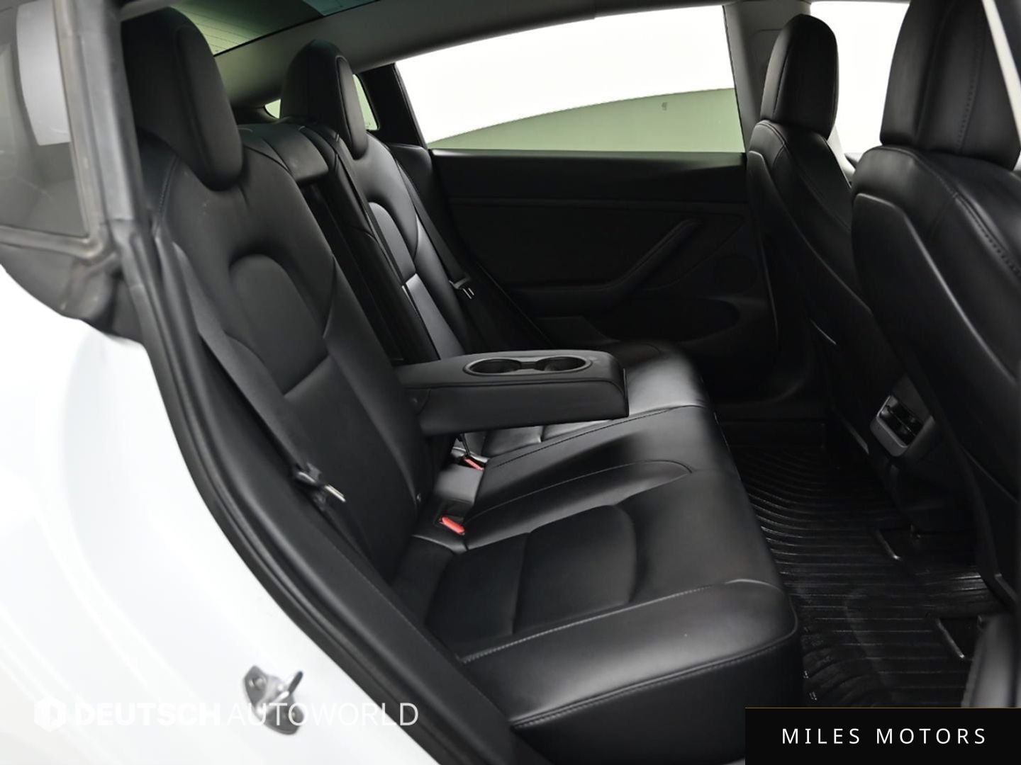 Tesla Model 3 2022 — миниатюра 17