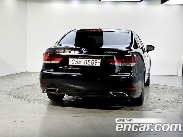 Лексус LS600hL 2016 — миниатюра 3
