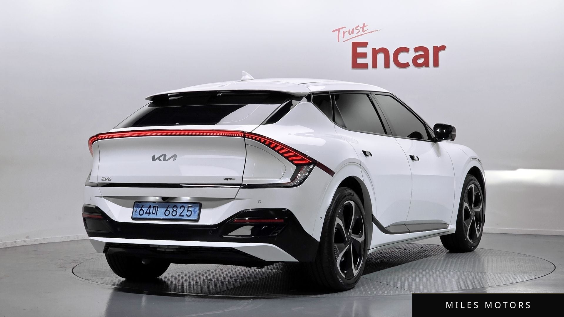 Kia EV6 2023 — миниатюра 2