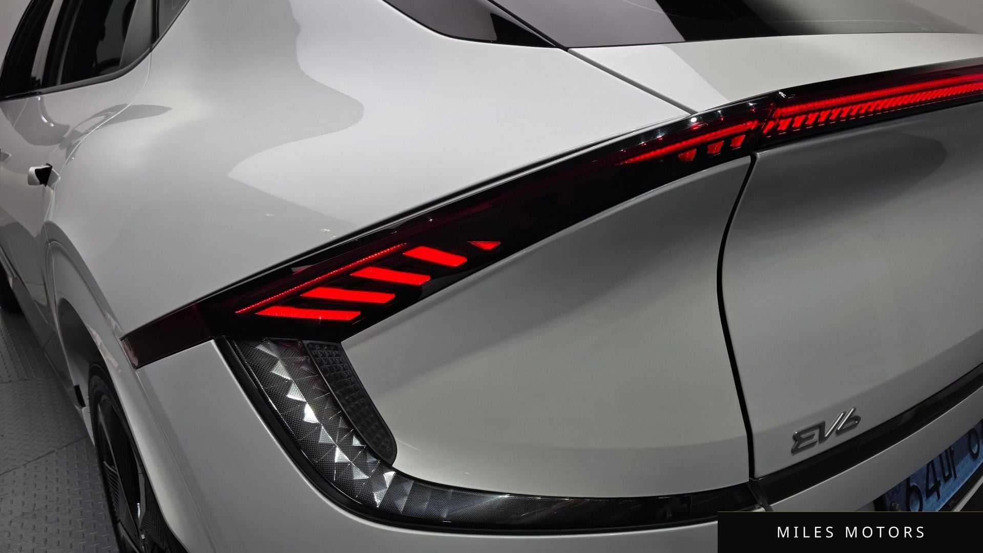 Kia EV6 2023 — миниатюра 9