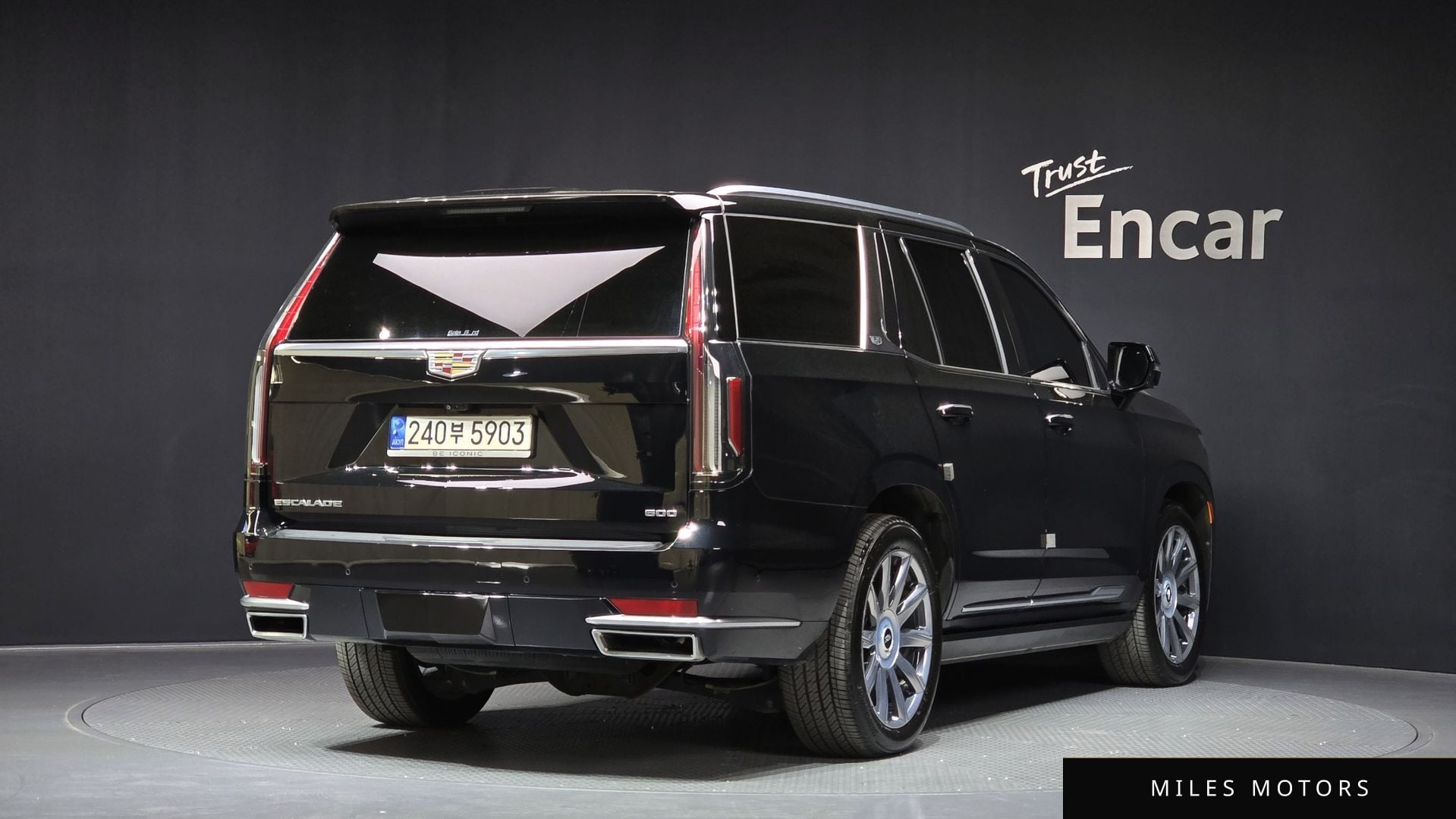 Cadillac Escalade 2022 — миниатюра 2