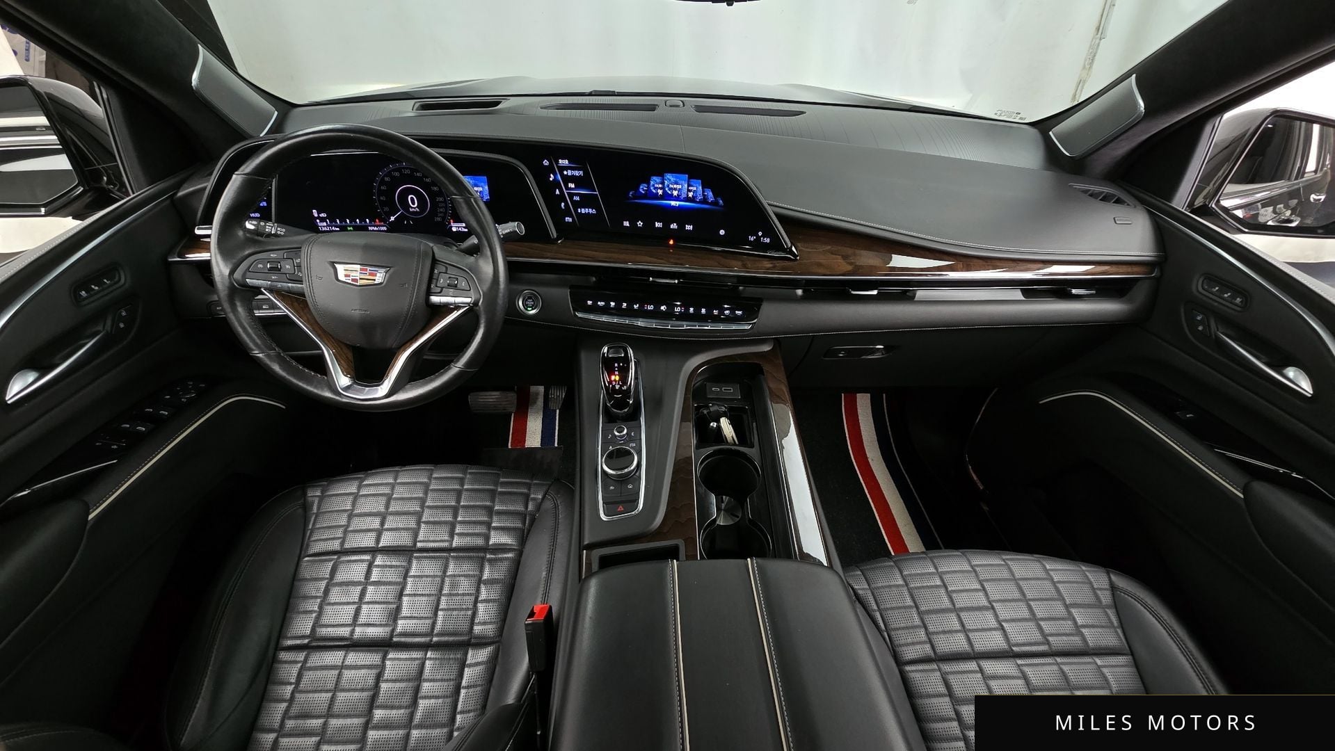 Cadillac Escalade 2022 — миниатюра 10