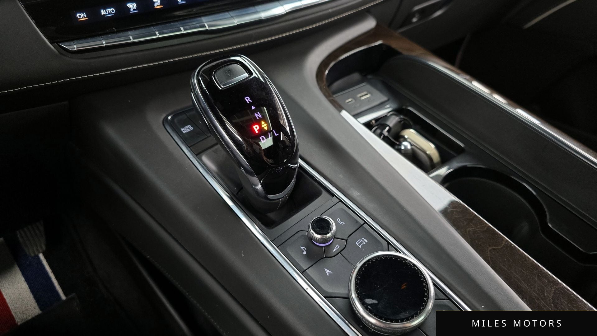 Cadillac Escalade 2022 — миниатюра 12