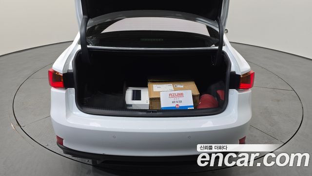 Лексус IS300 2019 — миниатюра 30