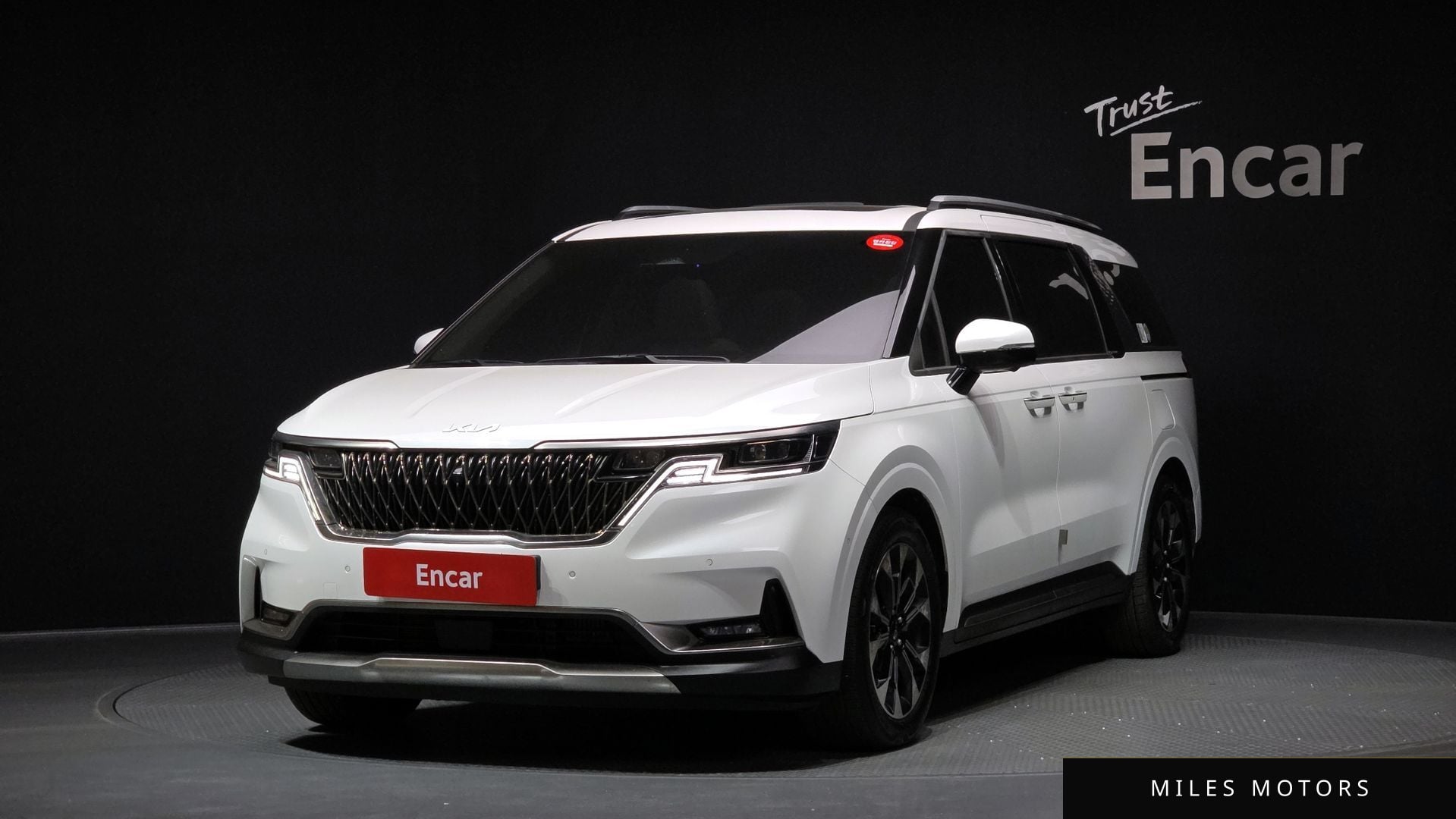 Kia Carnival 2023 — фото 1 из 12