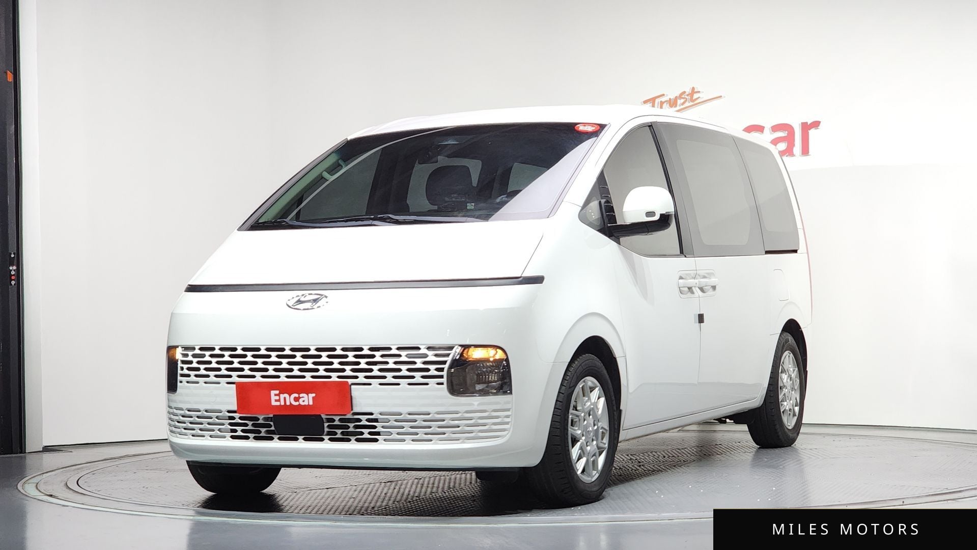 Hyundai Staria 2023 — фото 1 из 12