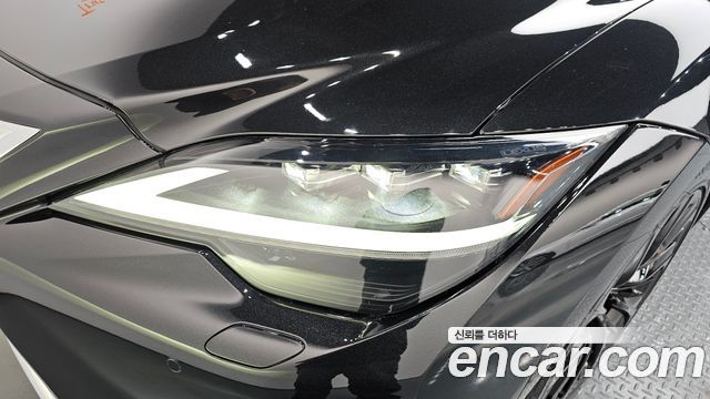 Лексус LS500h 2021 — миниатюра 8