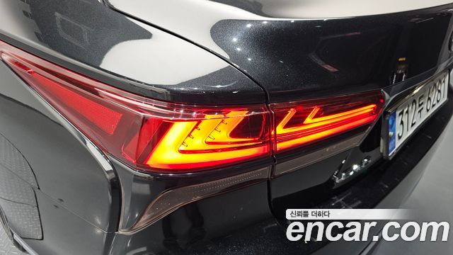 Лексус LS500h 2021 — миниатюра 9
