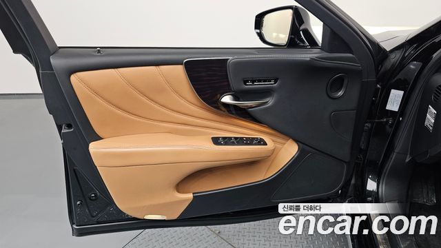 Лексус LS500h 2021 — миниатюра 14