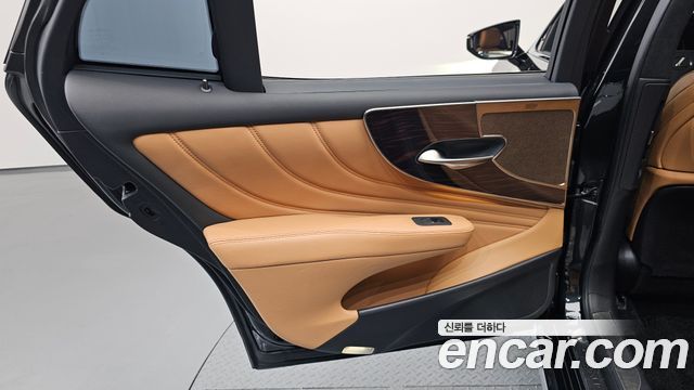 Лексус LS500h 2021 — миниатюра 15