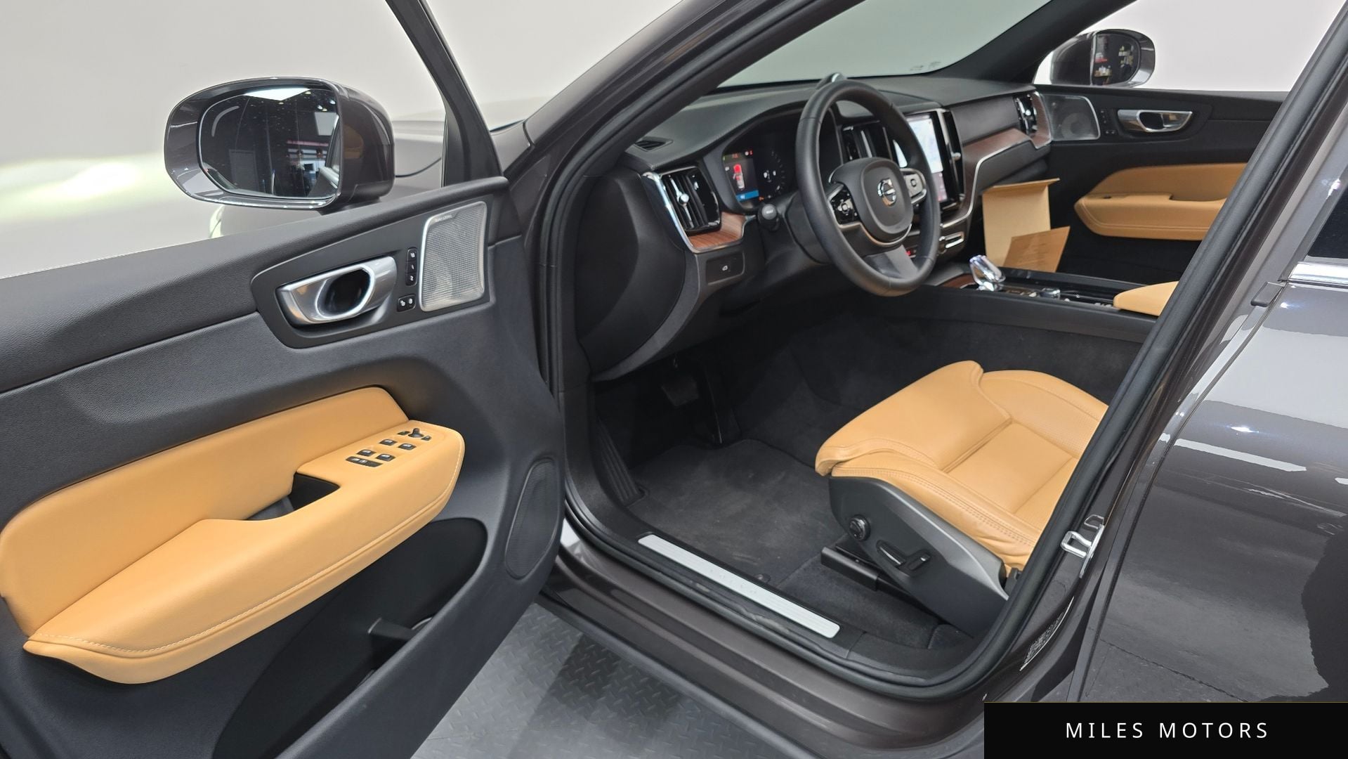 Volvo XC60 2023 — миниатюра 10