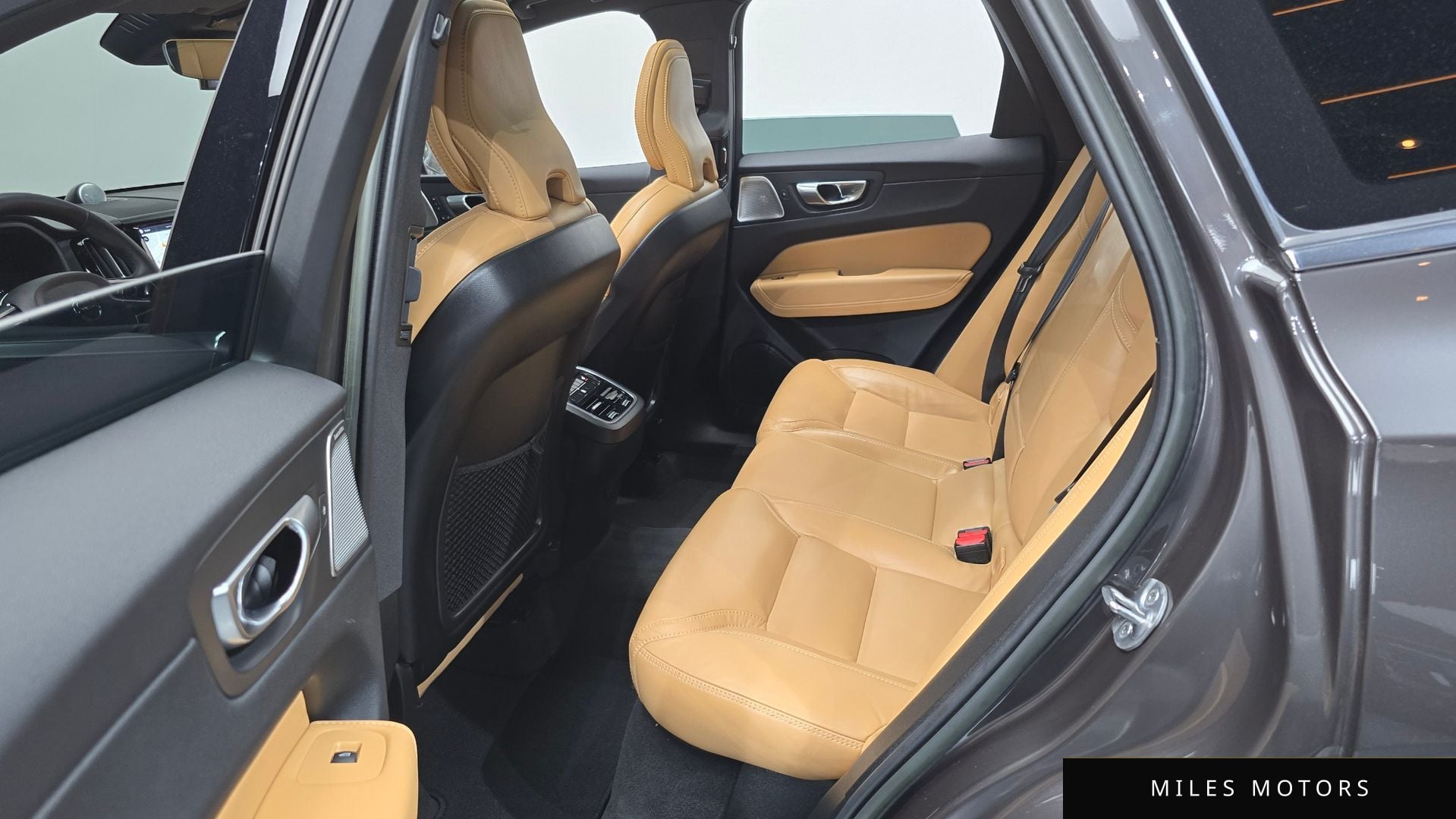 Volvo XC60 2023 — миниатюра 11