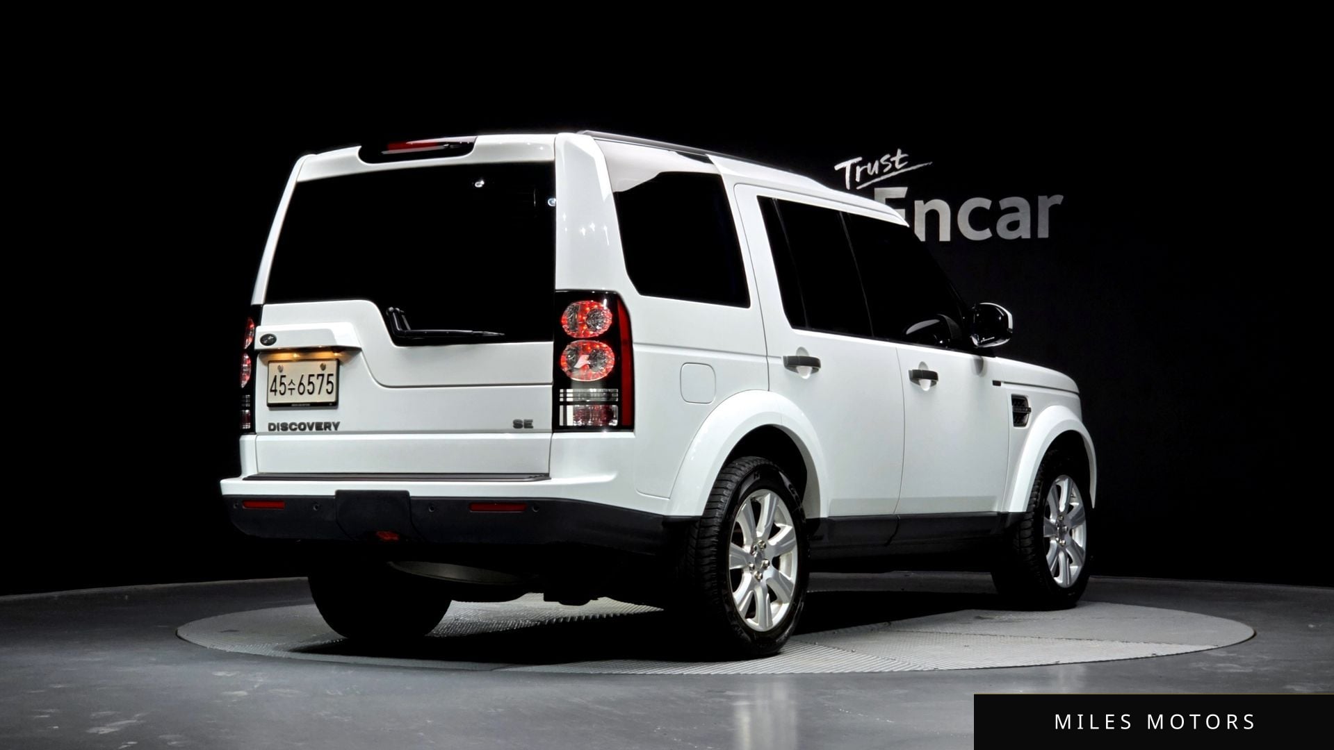 Land Rover Discovery 2015 — миниатюра 2
