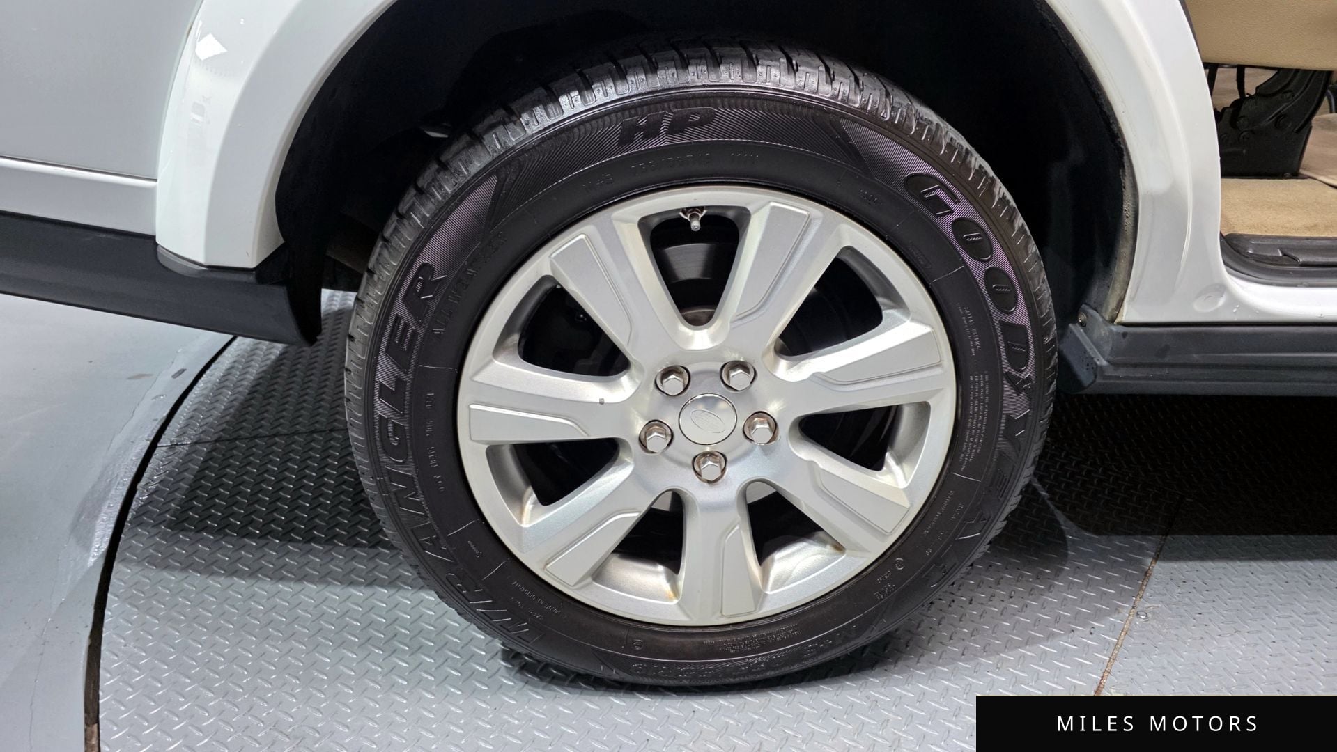 Land Rover Discovery 2015 — миниатюра 5