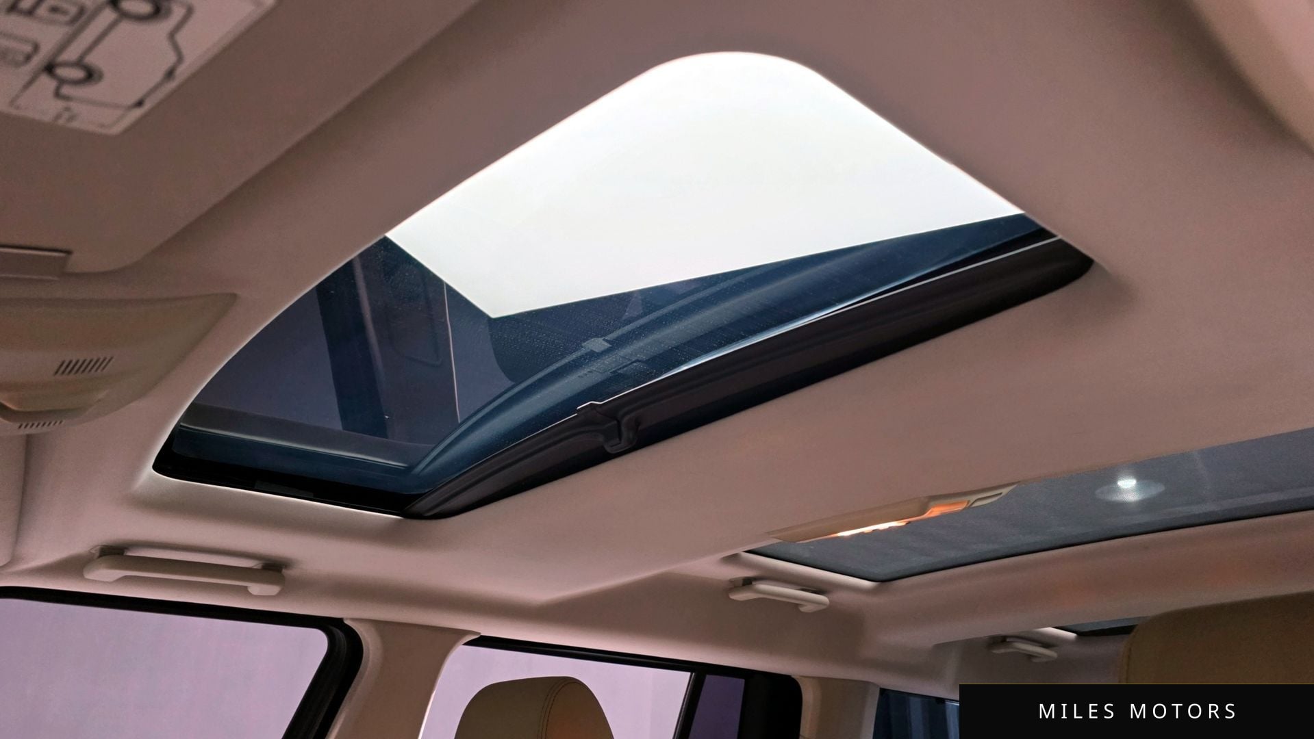 Land Rover Discovery 2015 — миниатюра 17