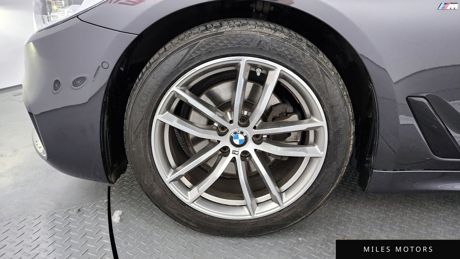 BMW 5 Series (G30) 2017 — миниатюра 5