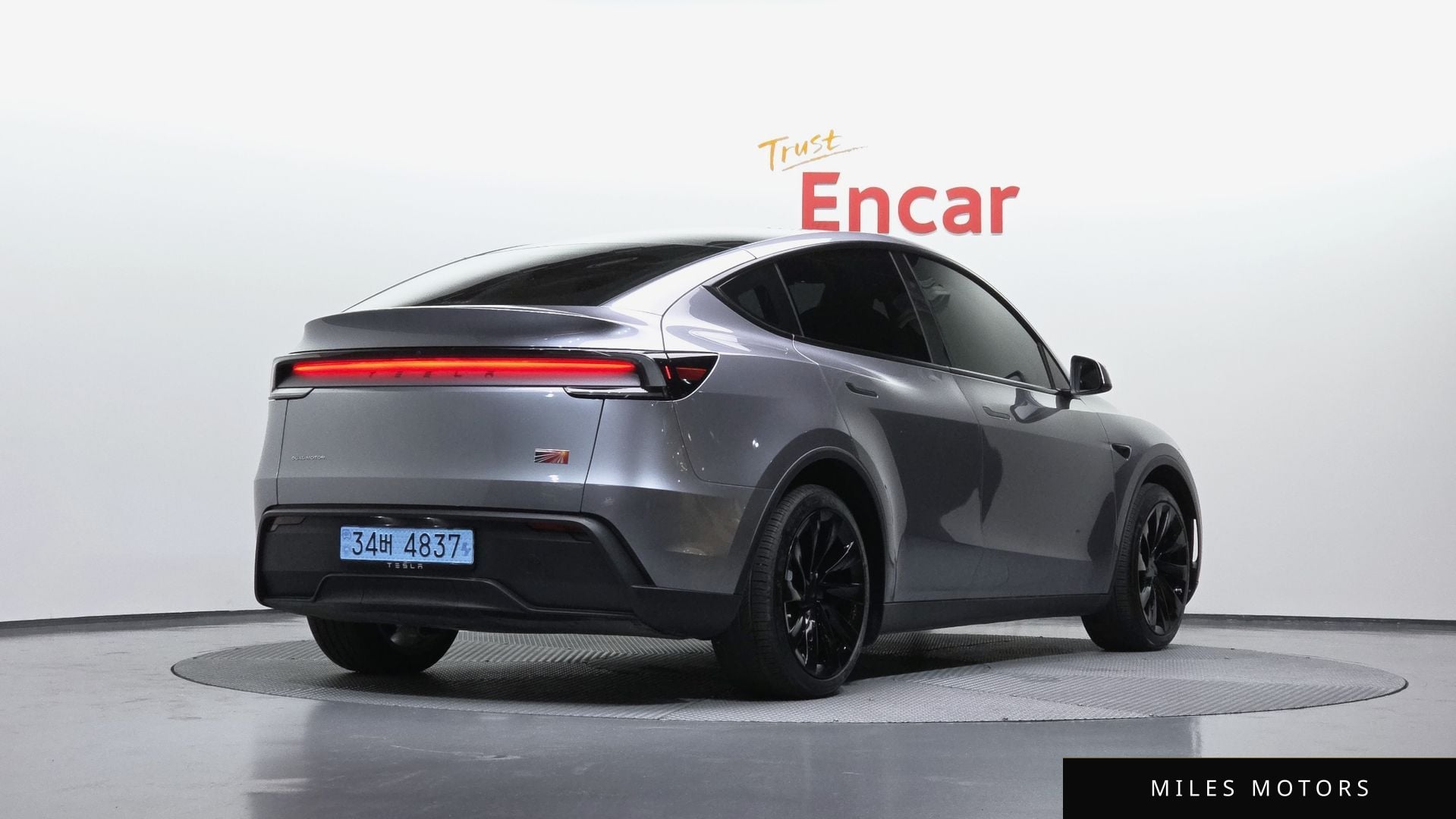 Tesla Model Y 2025 — миниатюра 2