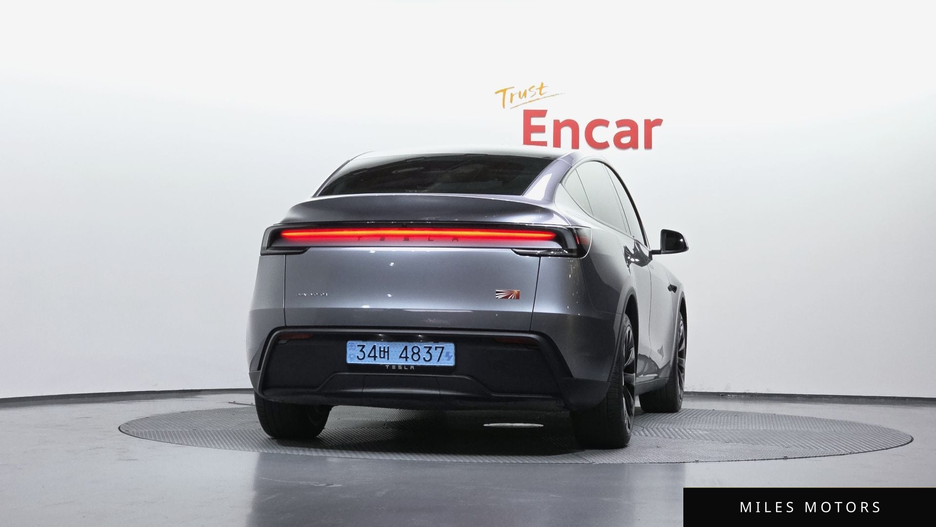 Tesla Model Y 2025 — миниатюра 4