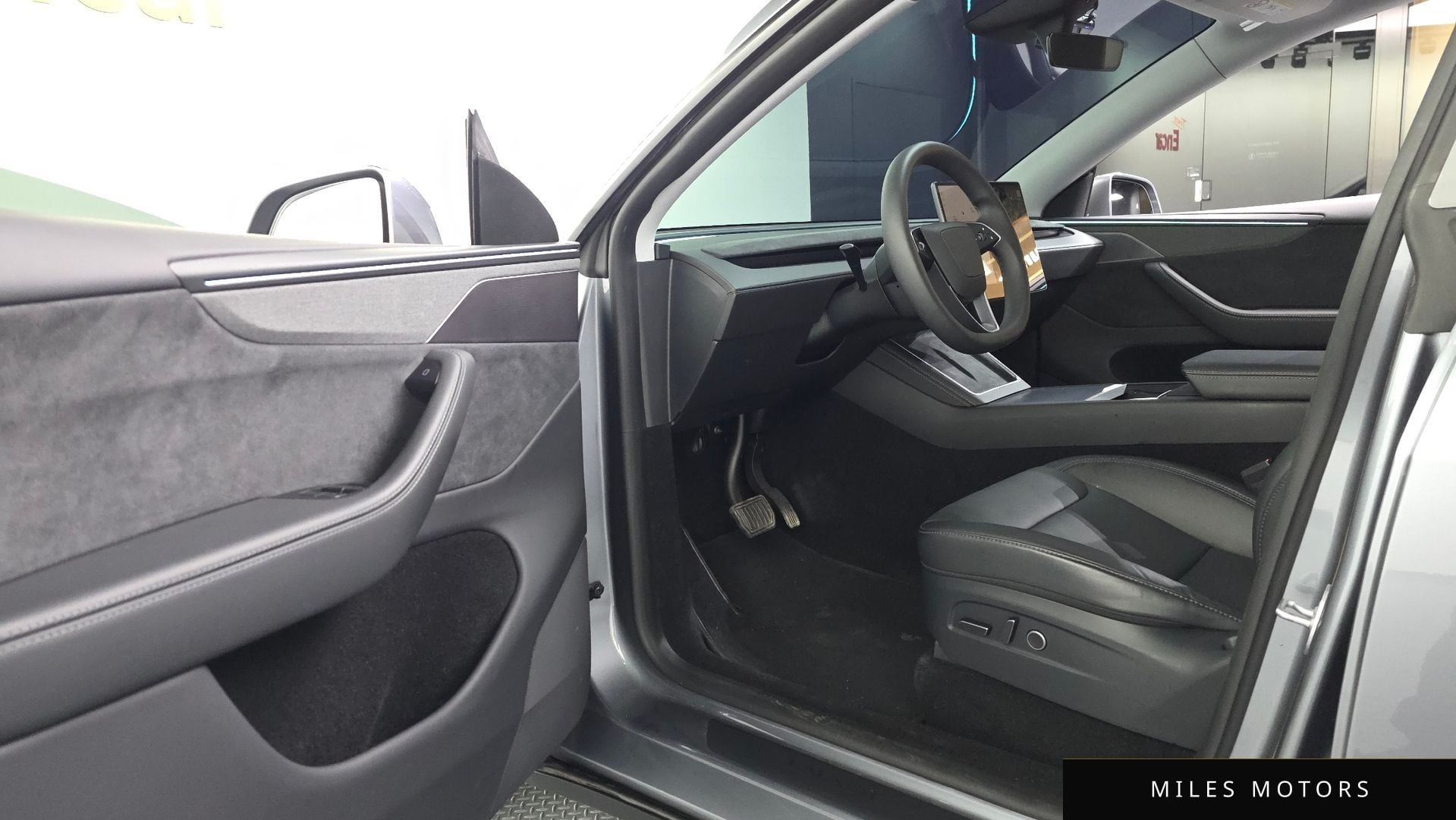 Tesla Model Y 2025 — миниатюра 13