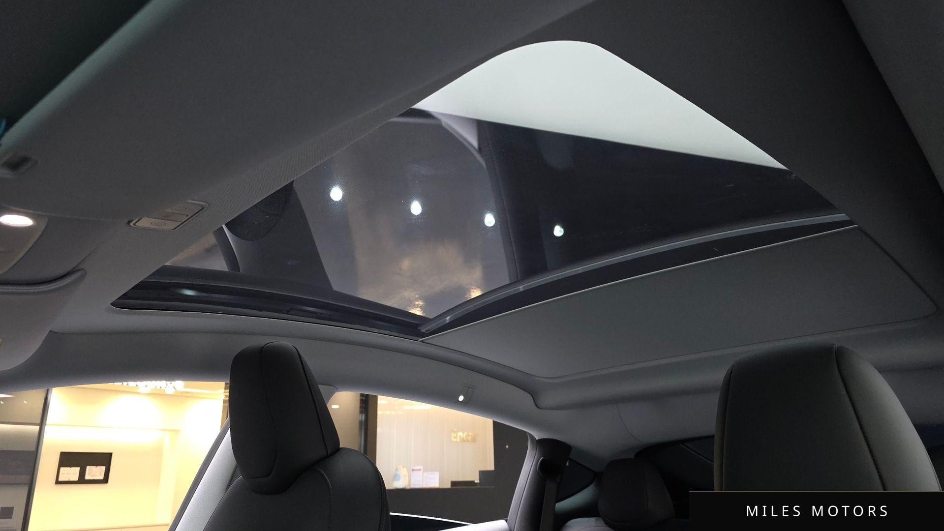 Tesla Model Y 2025 — миниатюра 25