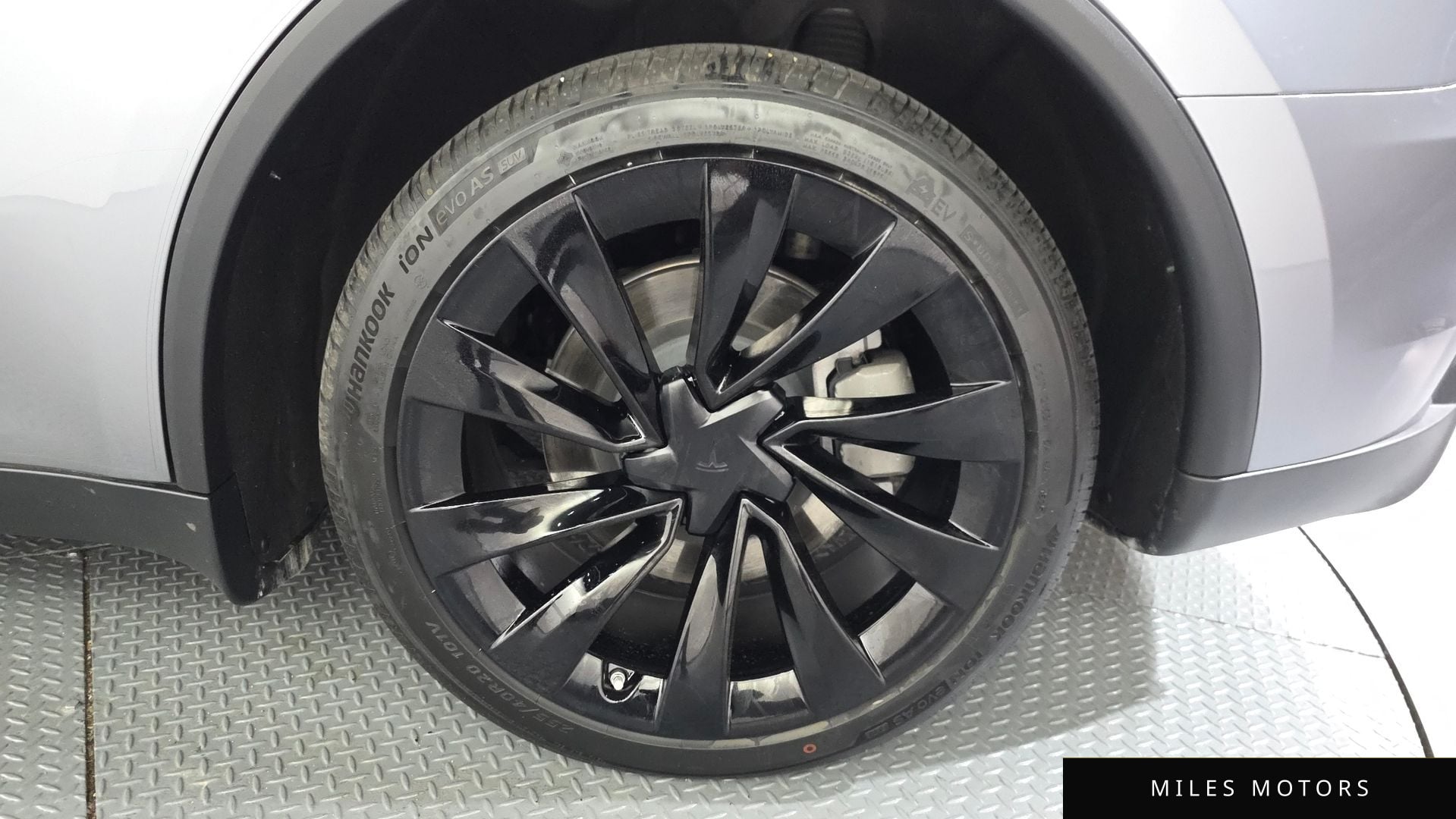 Tesla Model Y 2025 — миниатюра 7