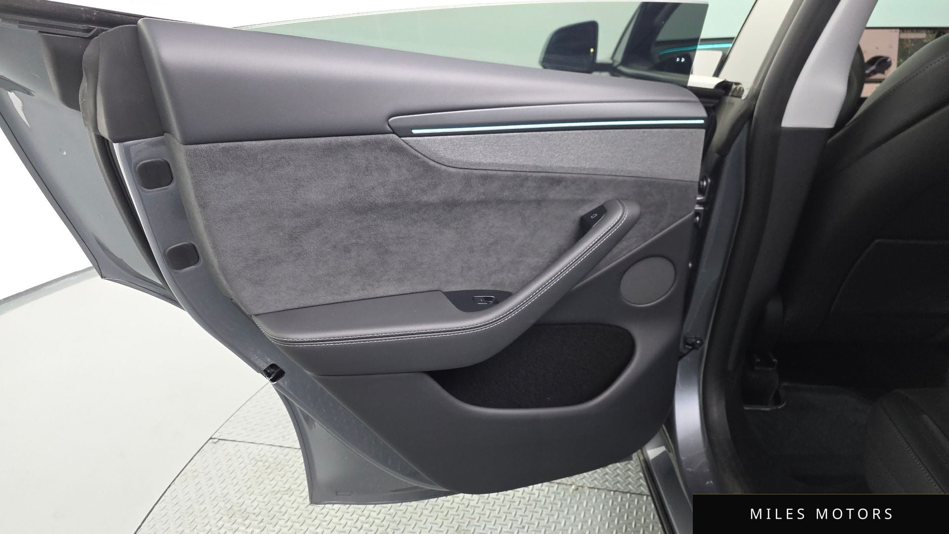 Tesla Model Y 2025 — миниатюра 15
